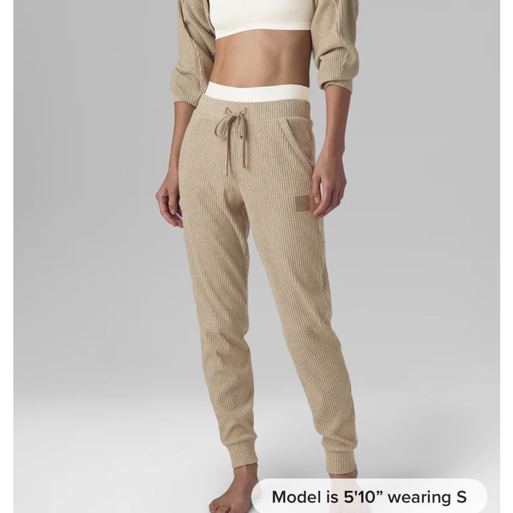 Alo muse joggers in Heather gravel